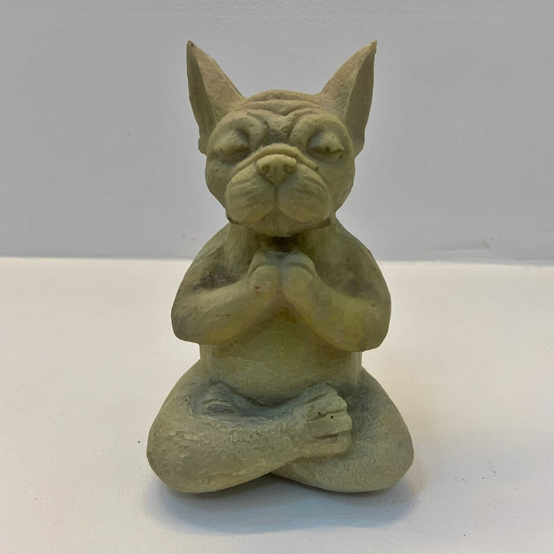 Escultura Bulldog em Meditação