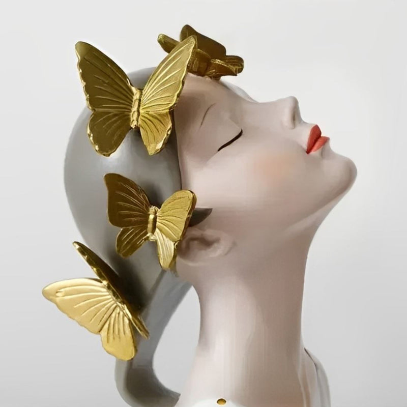 Escultura de Boneca Bella Butterfly em Poás (Edição Limitada)